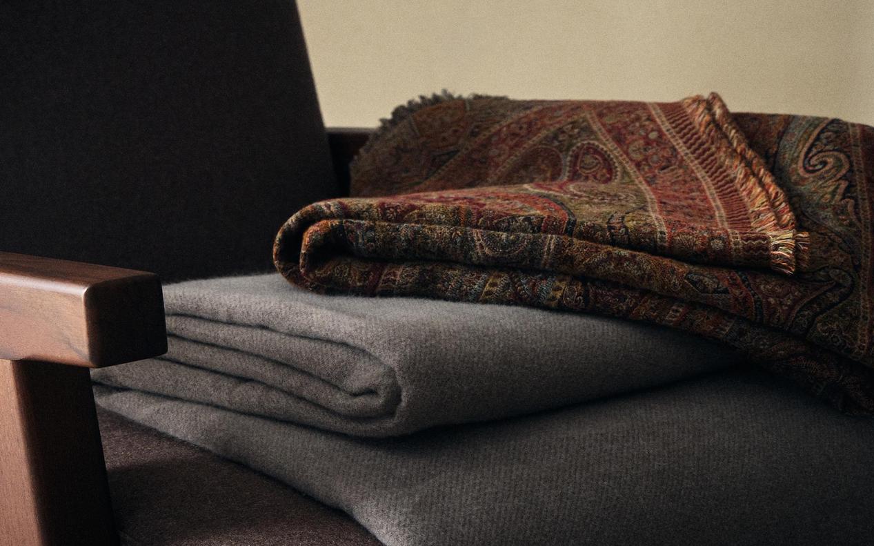 MANTA JACQUARD PAISLEY