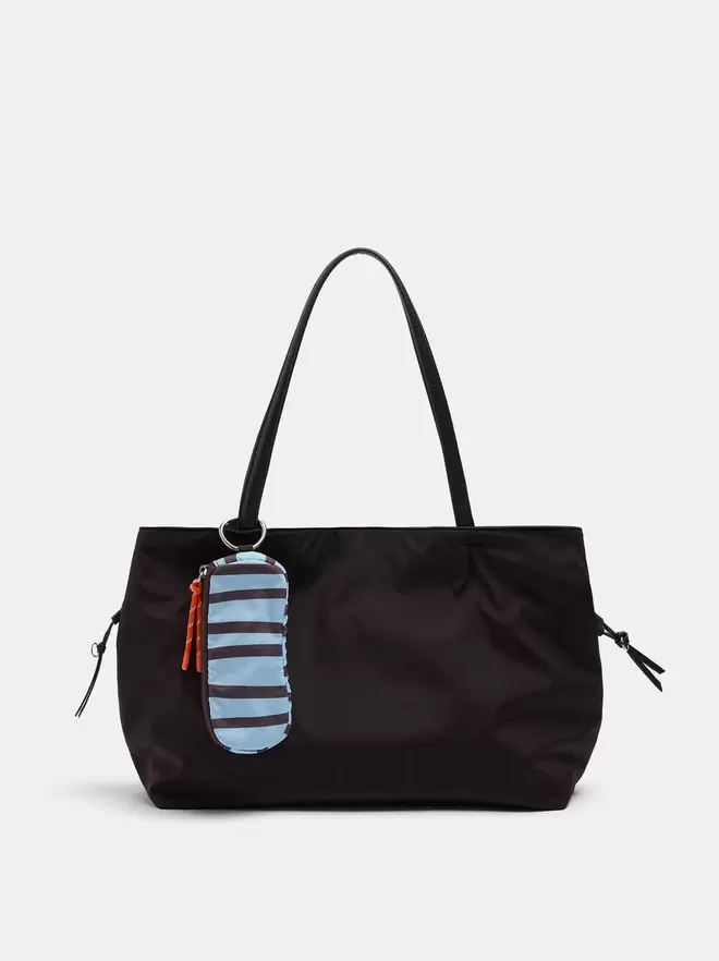 Bolso shopper de nylon con colgante M