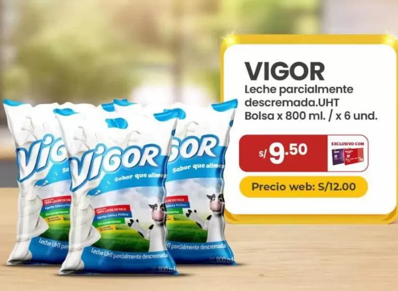 Leche parcialmente descremada.UHT Bolsa x 800 ml. / x 6 und.