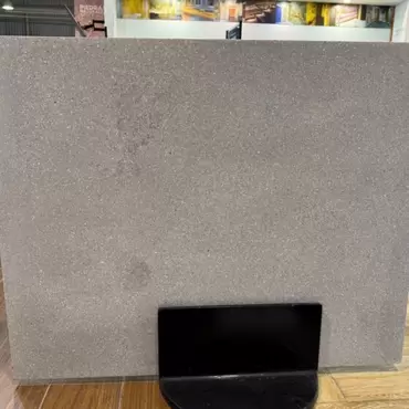 Oferta tablero de Terrazo Gris Claro Pulido – 2cm esp – Los 4 lados boleado simple – 1.09×0.88m