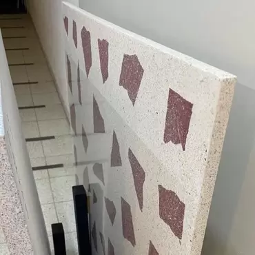 Oferta tablero de Terrazo Blanco Onix con trozos de terrazo – 2cm esp – 100x100cm