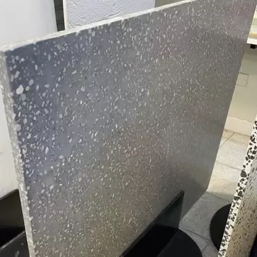 Oferta tablero de Terrazo Gris Oscuro – 2cm esp – Borde Pulido – 1.08×0.87m