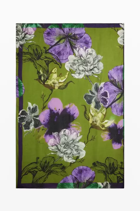 Pañuelo diseñado por Mr. Christian Lacroix