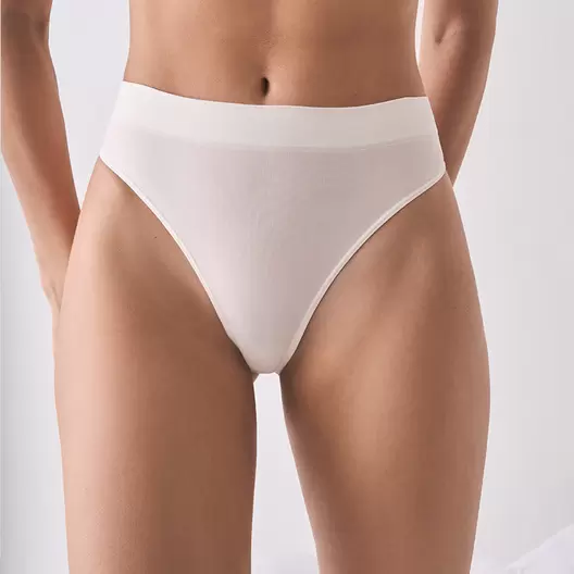 Calzón bikini Carelia - Essentials SIN COSTURAS