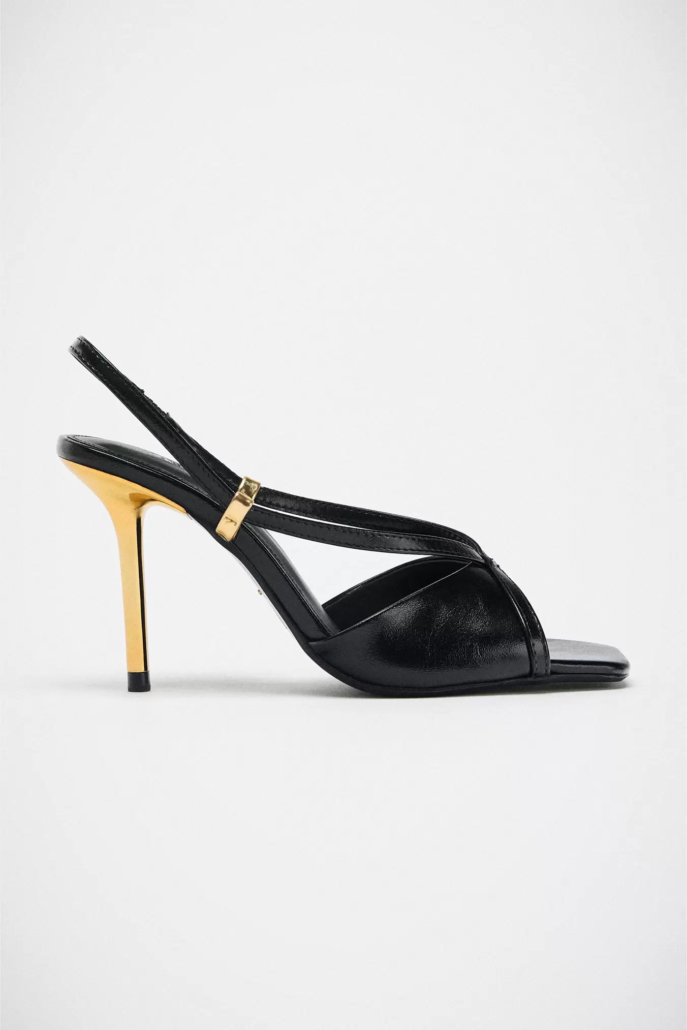 SANDALIA TACÓN DETALLES METALIZADOS