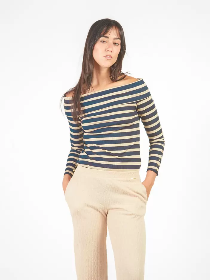 Polo off-shoulder líneas horizontales