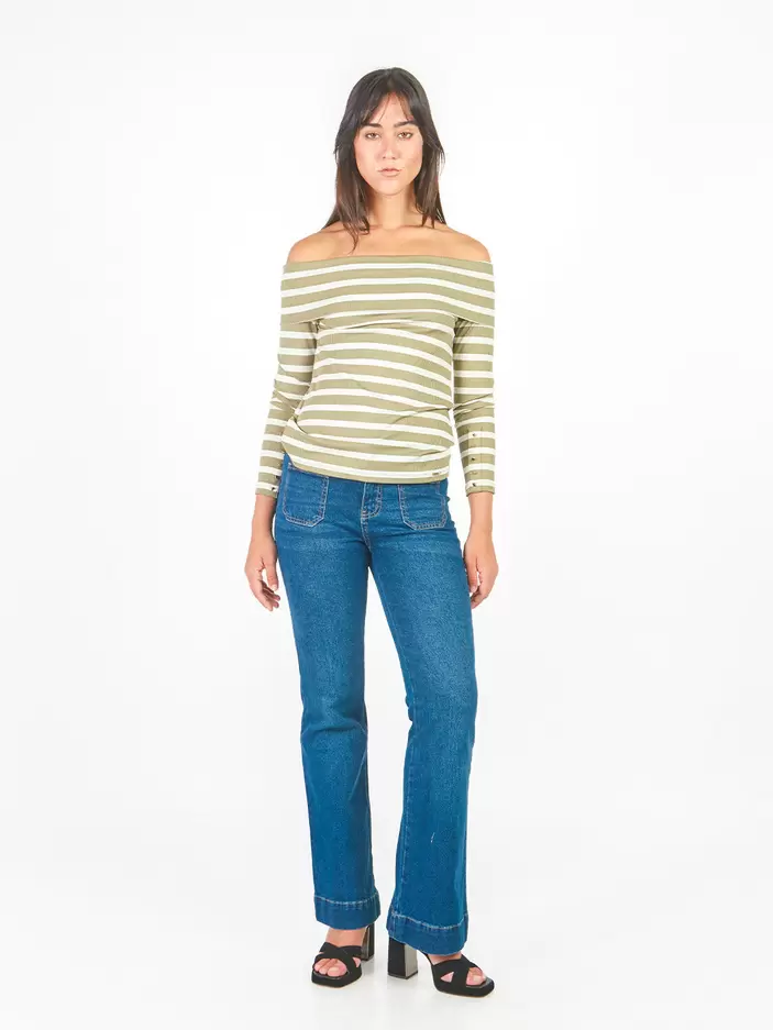 Pantalón denim recto con bolsillos parche