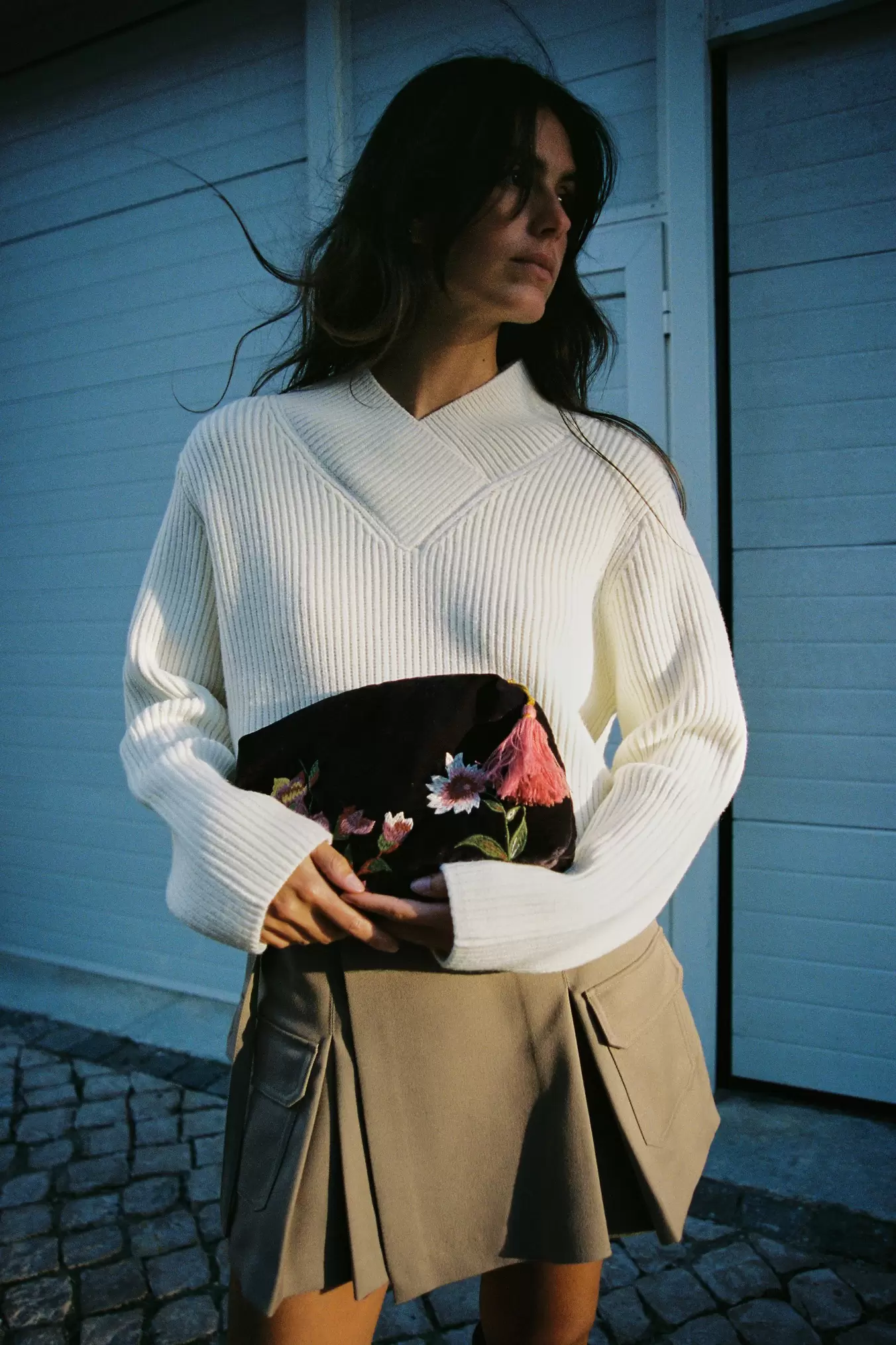 NECESER ACOLCHADO TERCIOPELO BORDADOS FLORES