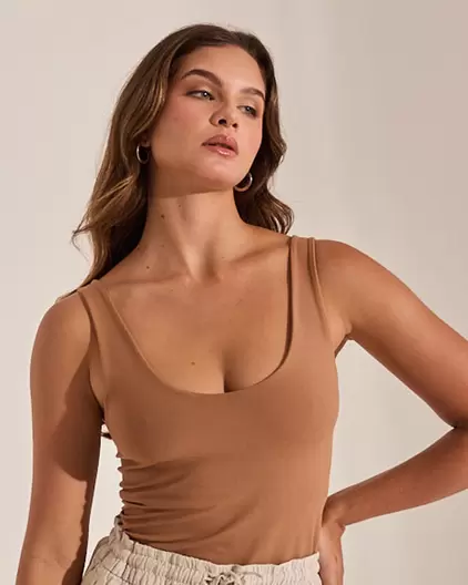 CAMISETA SEAMLESS DIAMOND BVD CUELLO & ESPALDA REDONDO AMATISTA