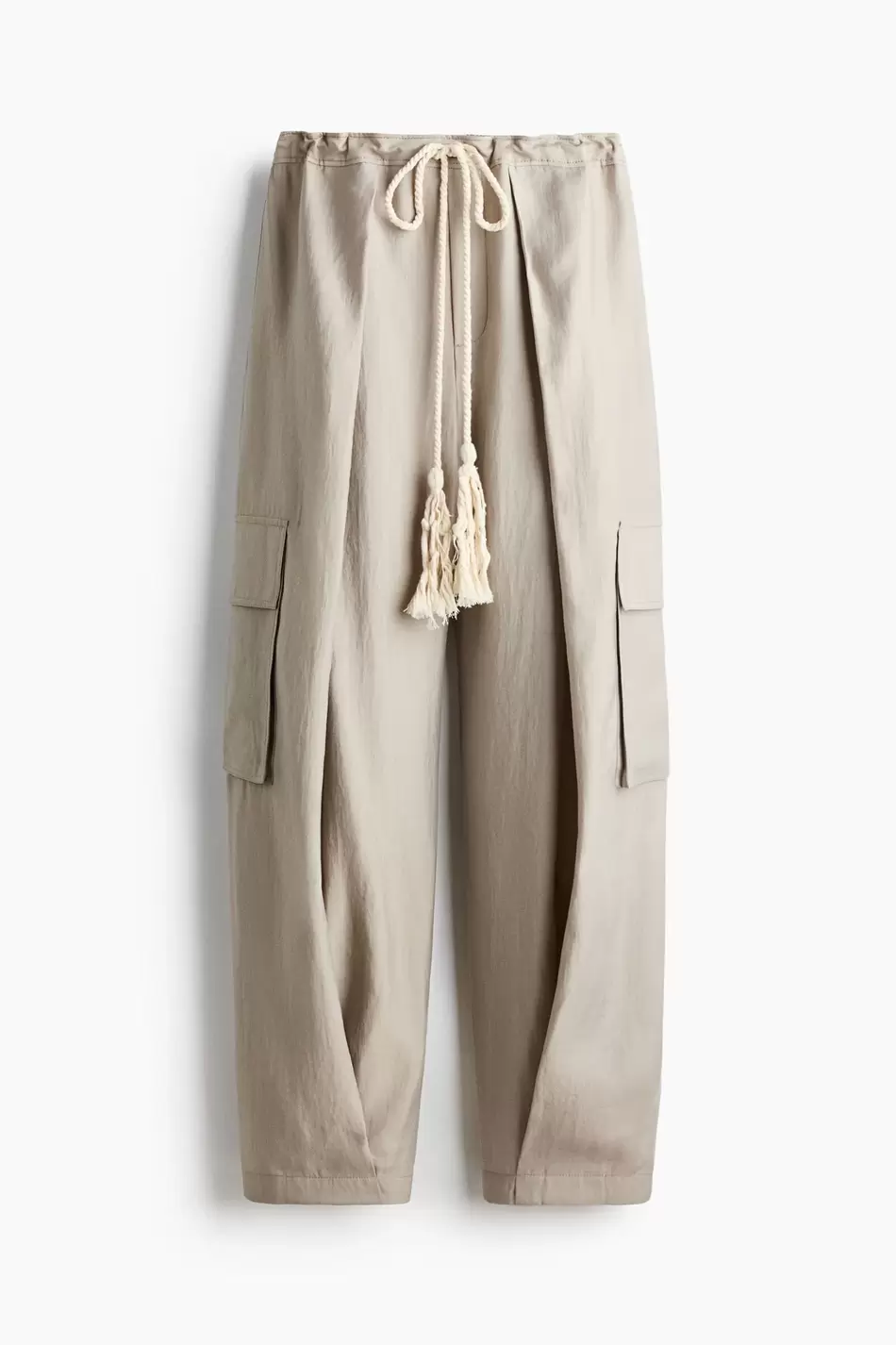 Pantalón con cordón de ajuste y detalle cruzado