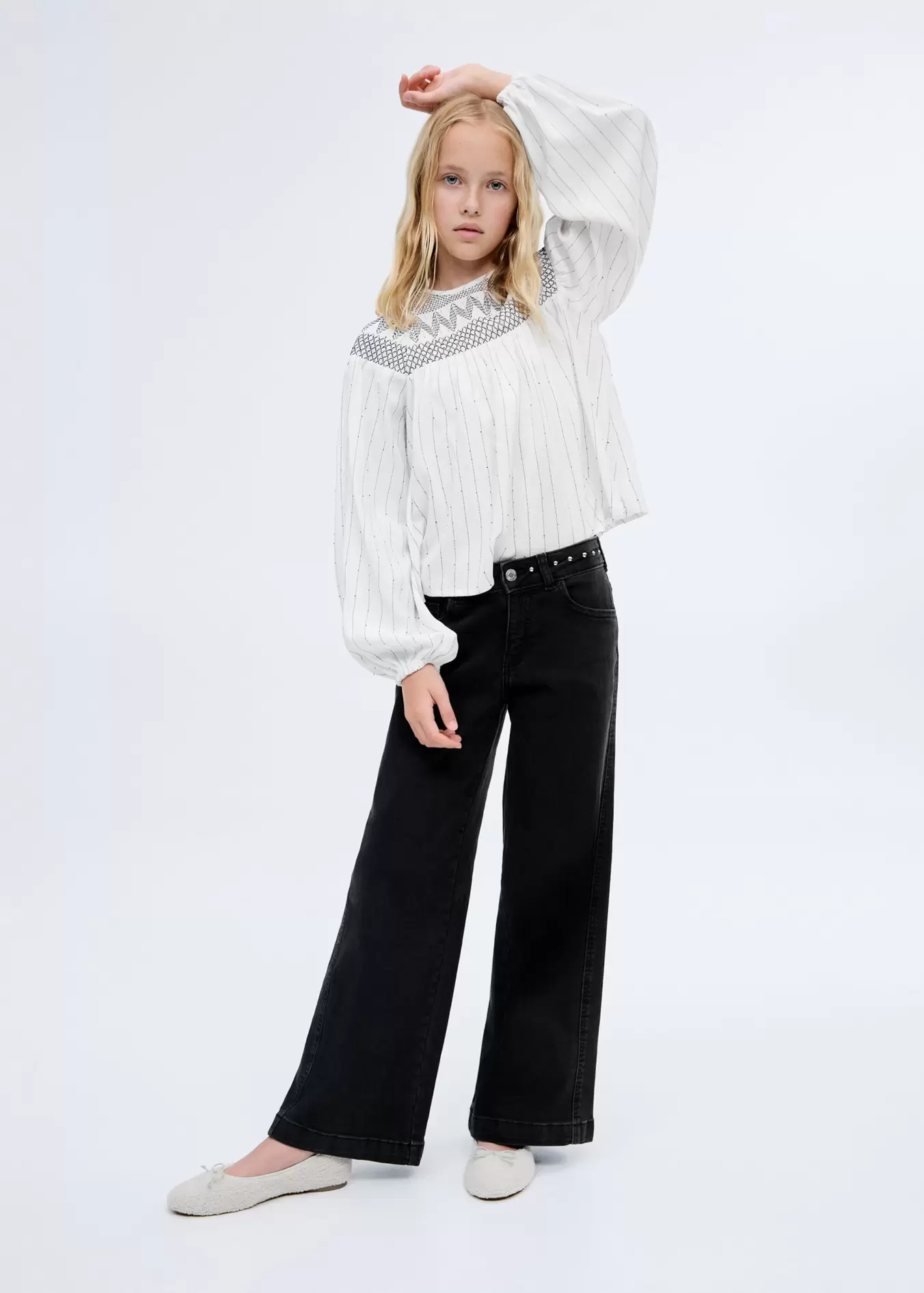 Wide leg jeans with studs