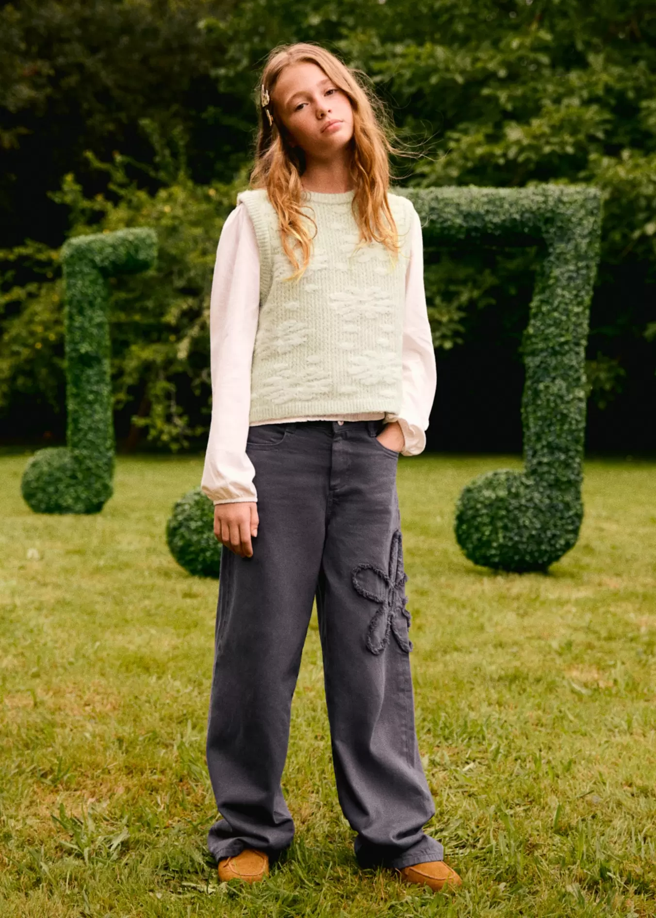 Flower-embroidered wide leg jeans