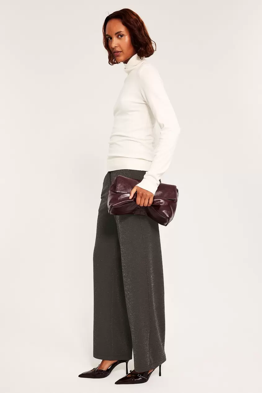 Kimaltelevat puvunhousut