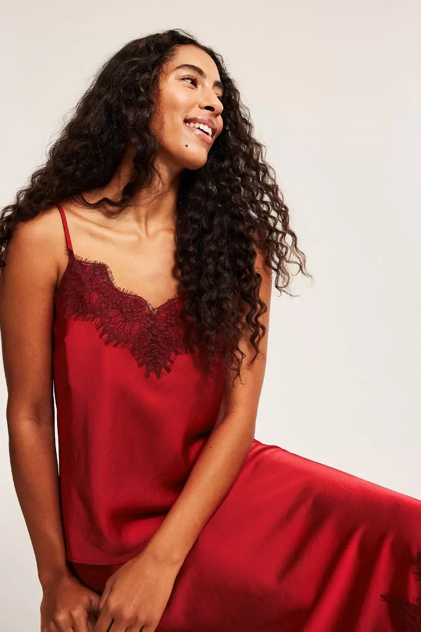 Toppi, jossa pitsiä