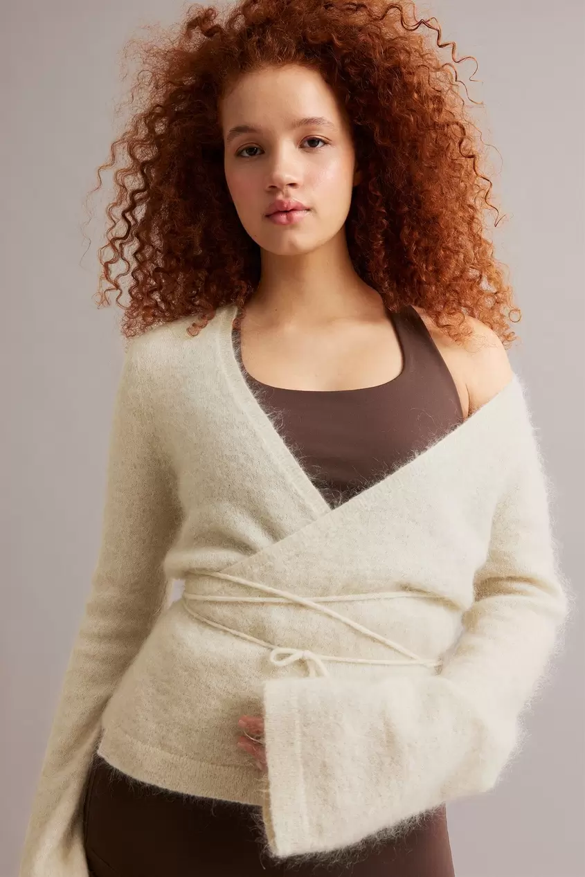 Villasekoitteinen kietaisuneuletakki