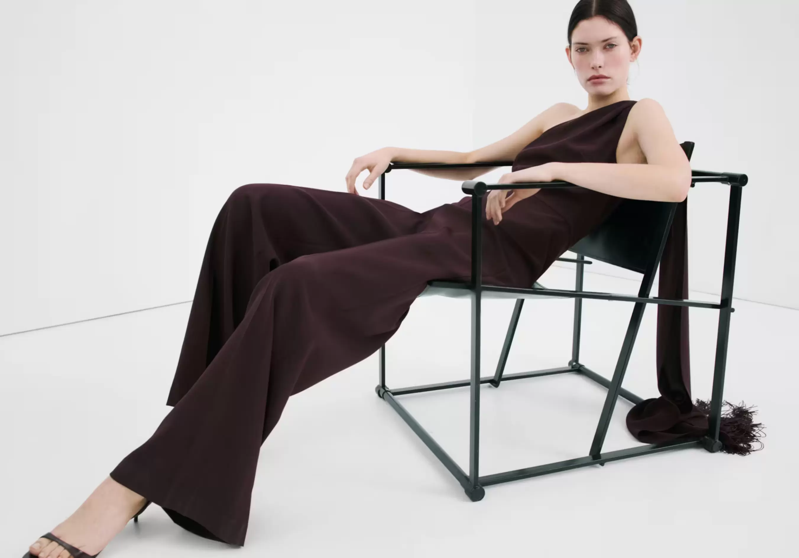 Kitten-heel sandals with strap