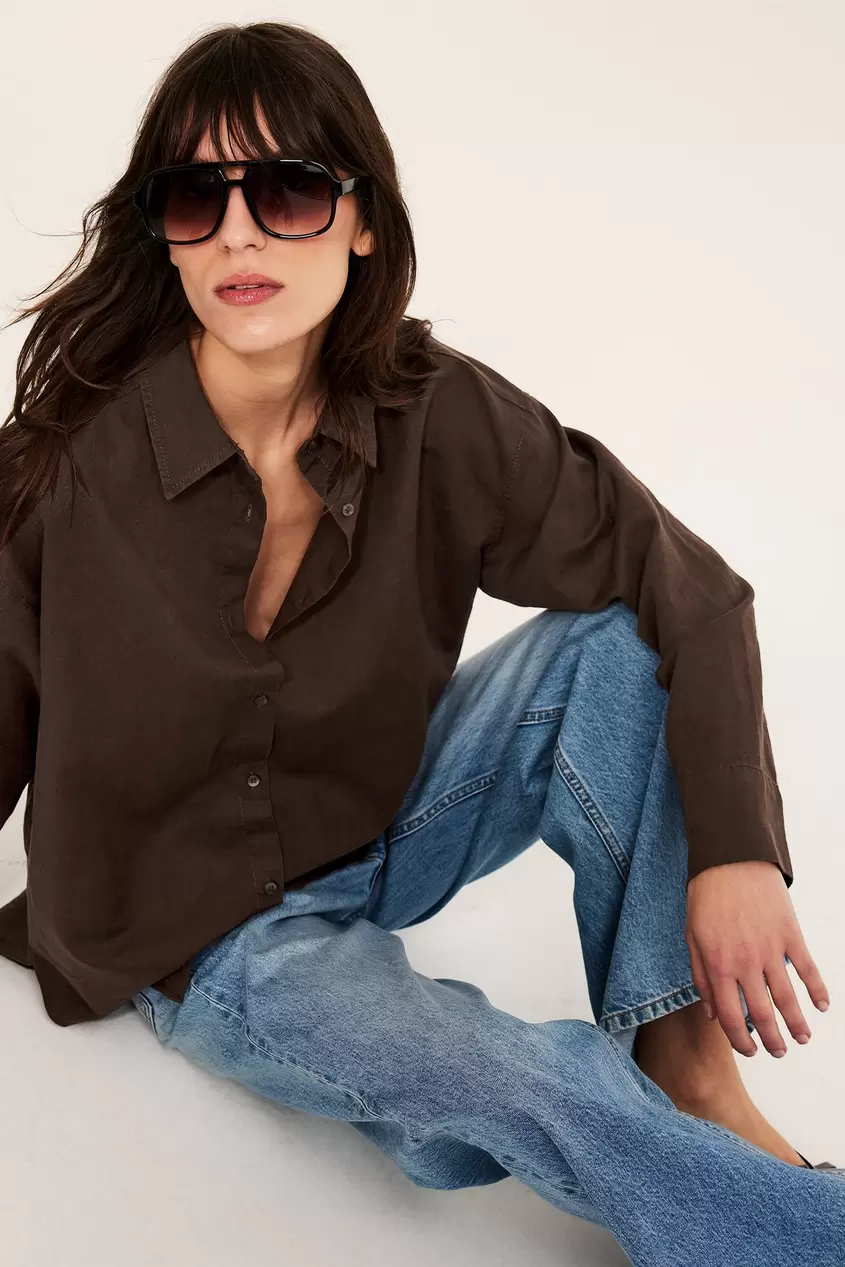 Pellavasekoitetta oleva kauluspaita