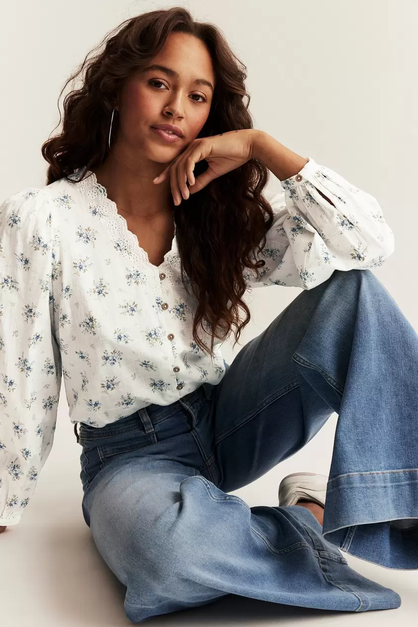 Pienikukkainen paitapusero, Newbie Woman