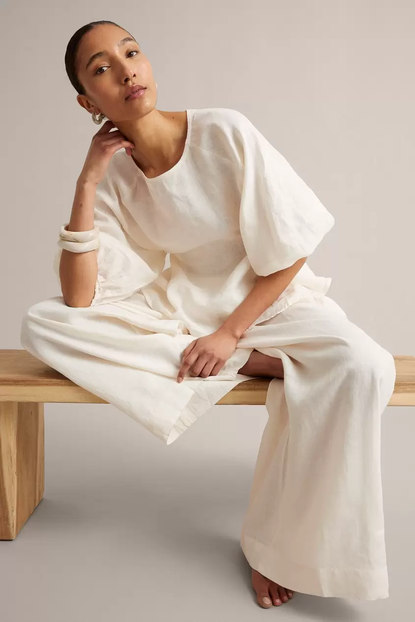 Leveät pellavahousut