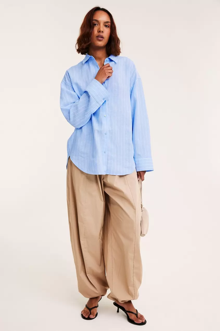 Pellavasekoitetta oleva kauluspaita