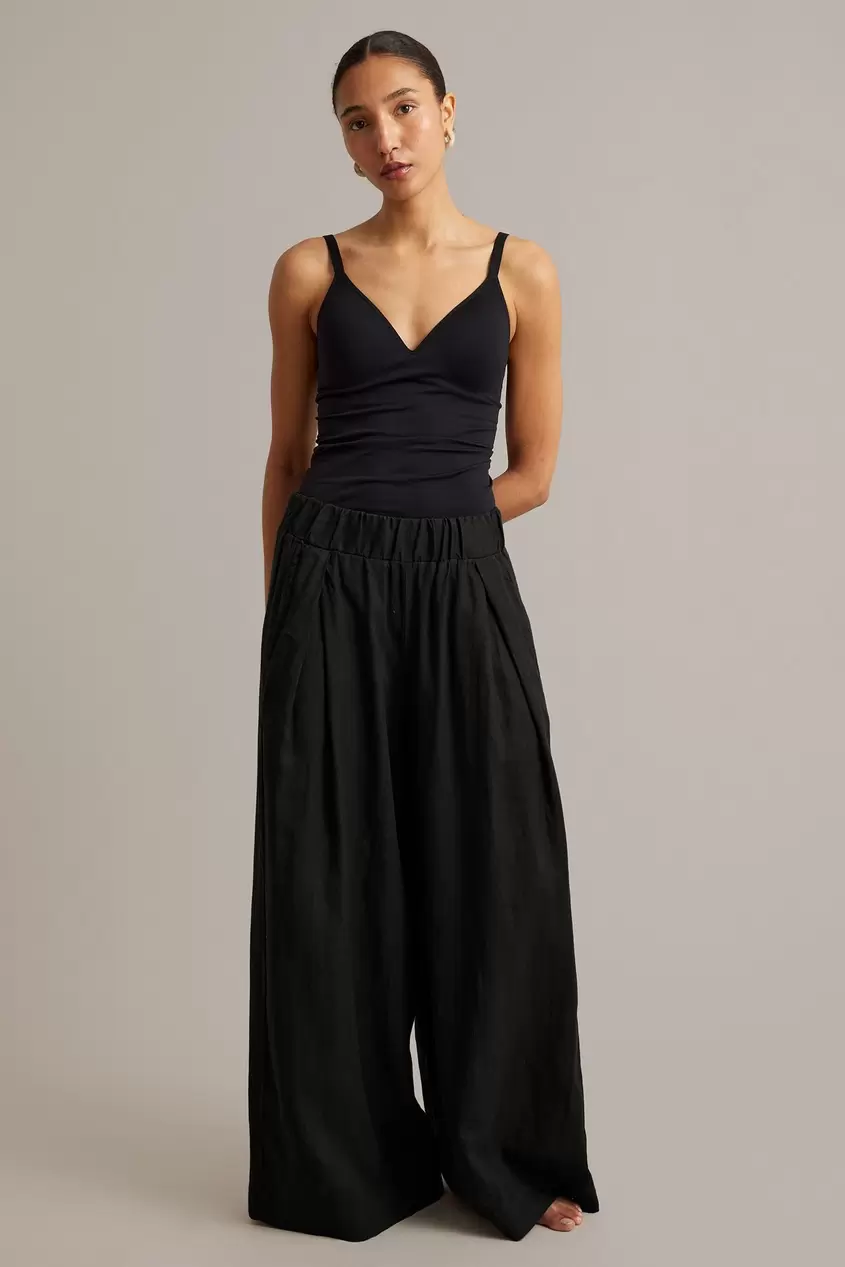 Leveät pellavahousut