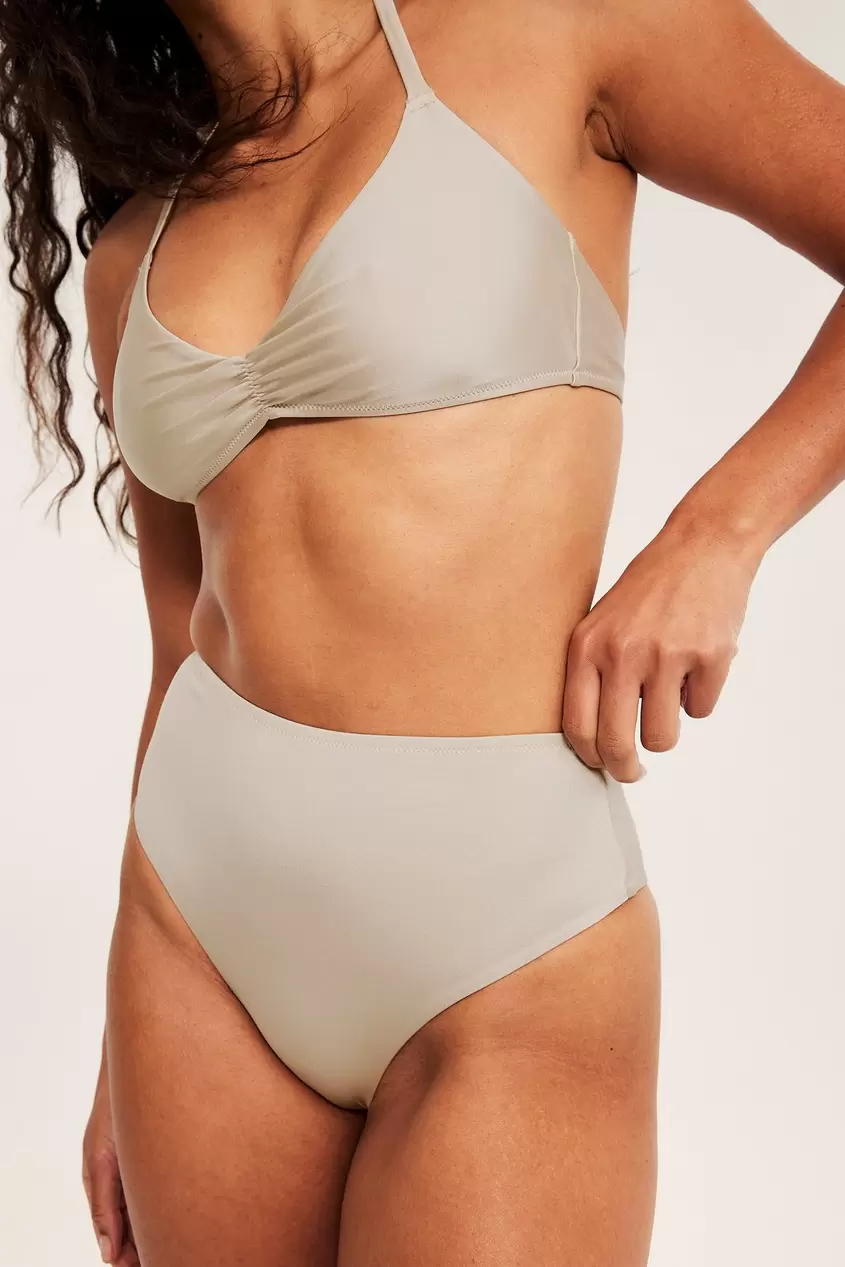 Bikinialaosa brazilian high leg