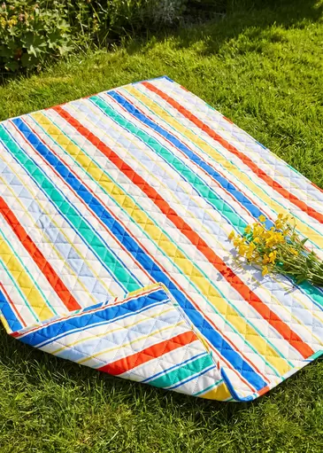 Quilted picnic blanket with stripes - 170x130 cm