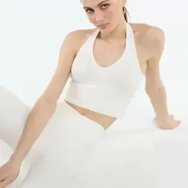 Seamless neckholder sports top