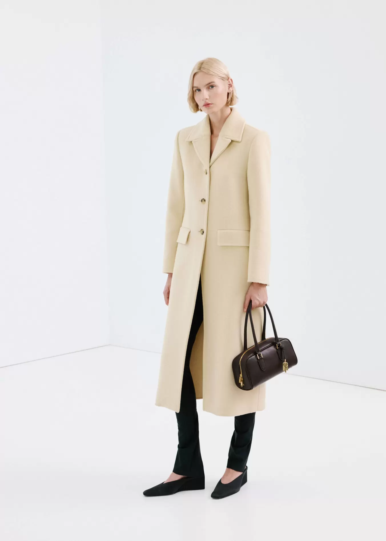 Buttoned wool coat