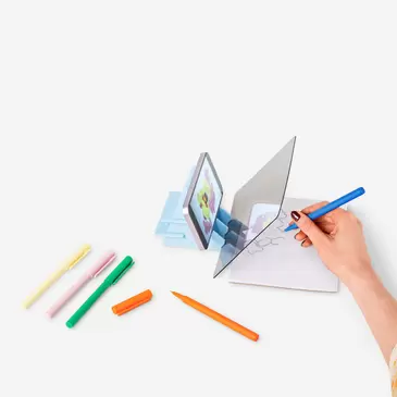 Drawing screen projector