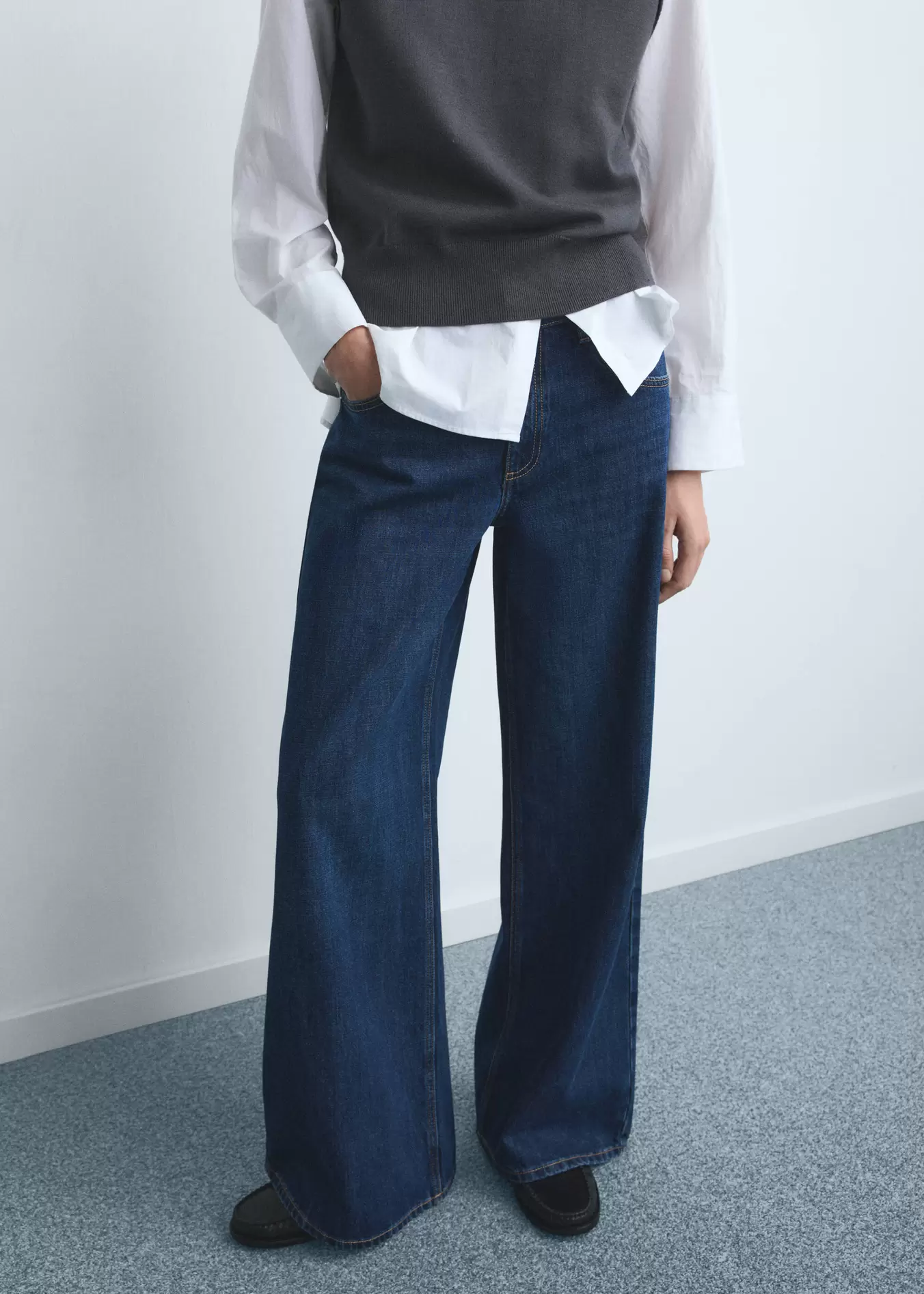 Low-rise wideleg jeans