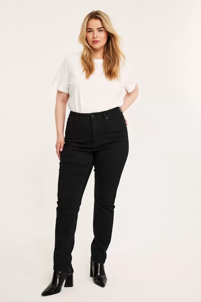 Embracing jeans high waist59,99 €Hinta 59,99 €-25%