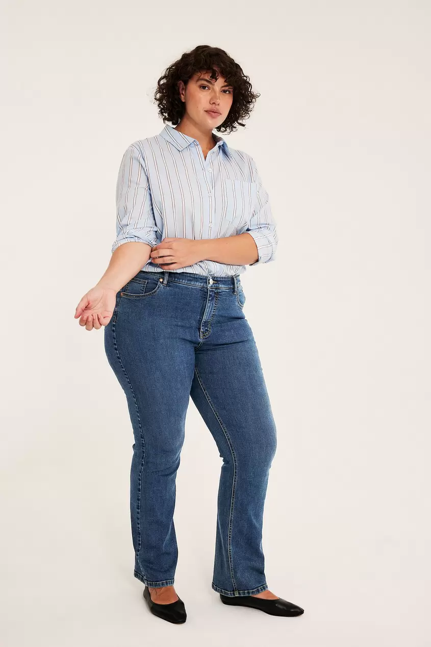 Bootcut jeans high waist59,99 €Hinta 59,99 €-25%