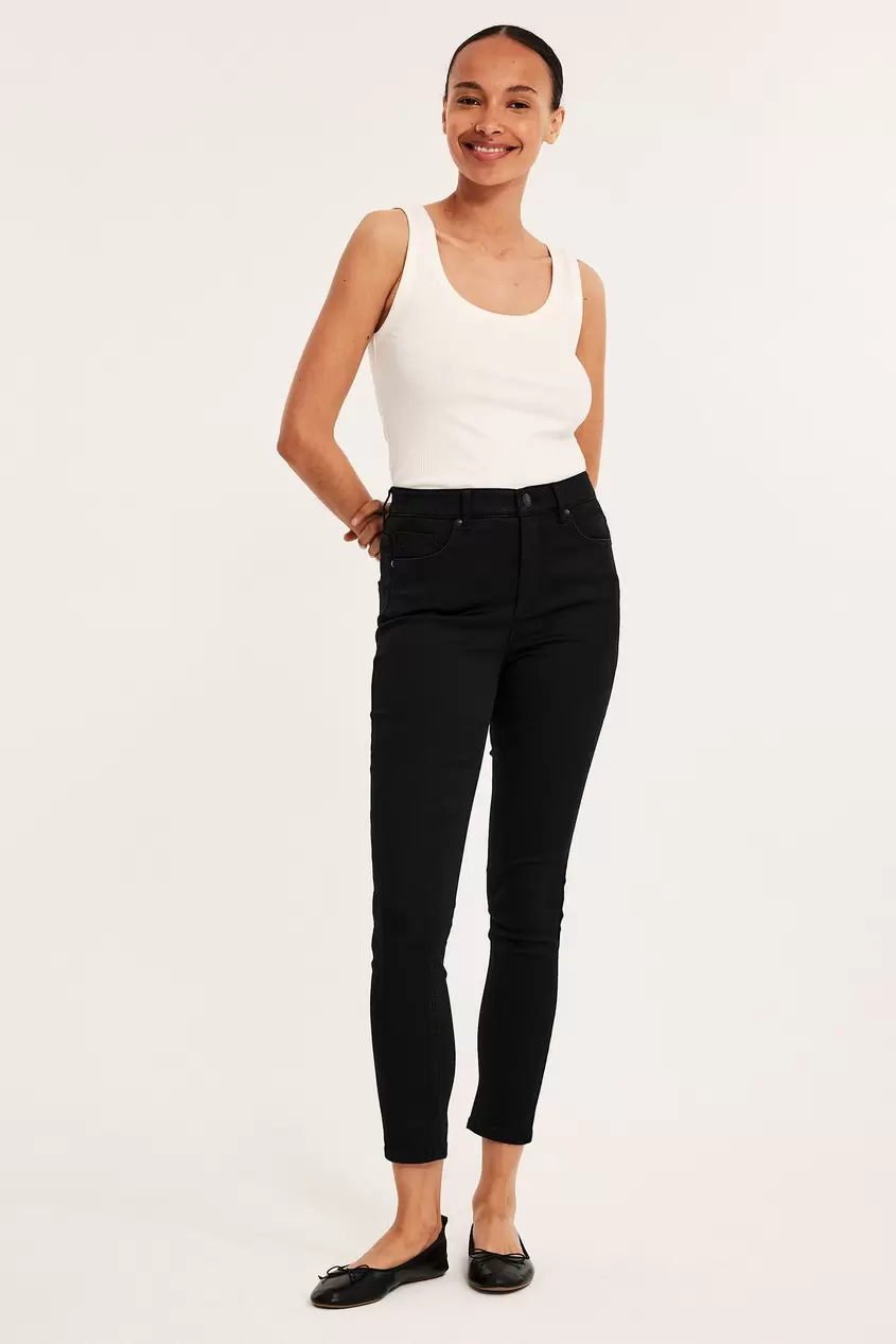 Super slim jeans short leg49,99 €Hinta 49,99 €-25%