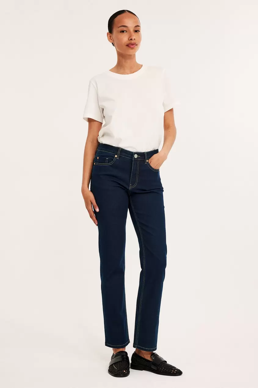 Straight jeans mid waist49,99 €Hinta 49,99 €