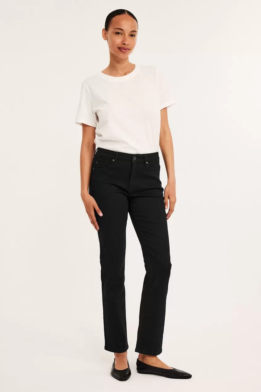Straight jeans mid waist49,99 €Hinta 49,99 €