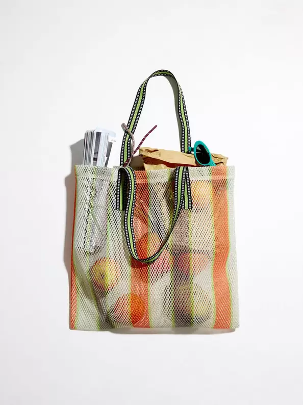 Shopper bag with mesh and stripes