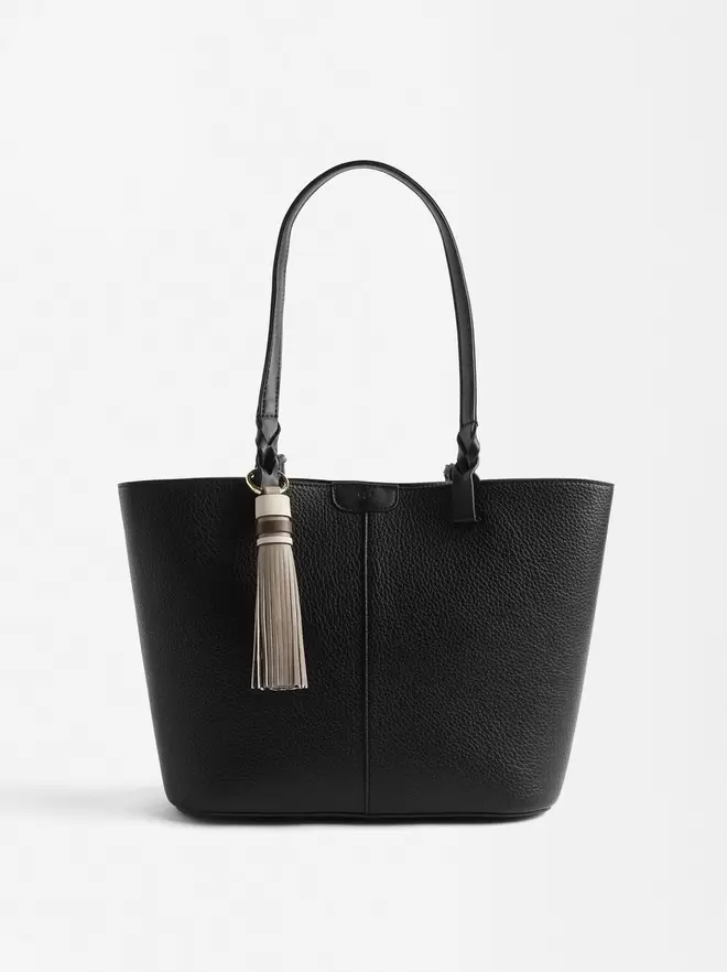 Shopper bag with pendant