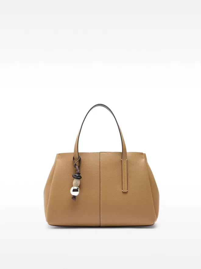 Tote bag with texture and pendant