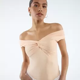 T-shirt with knot