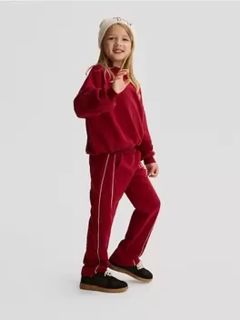 Sweatpants with side stripes   16.99 EUR