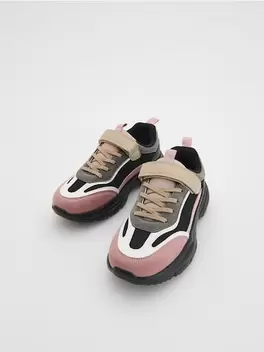 Lightweight trekking shoes   27.99 EUR
