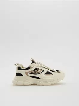 Sports shoes   27.99 EUR