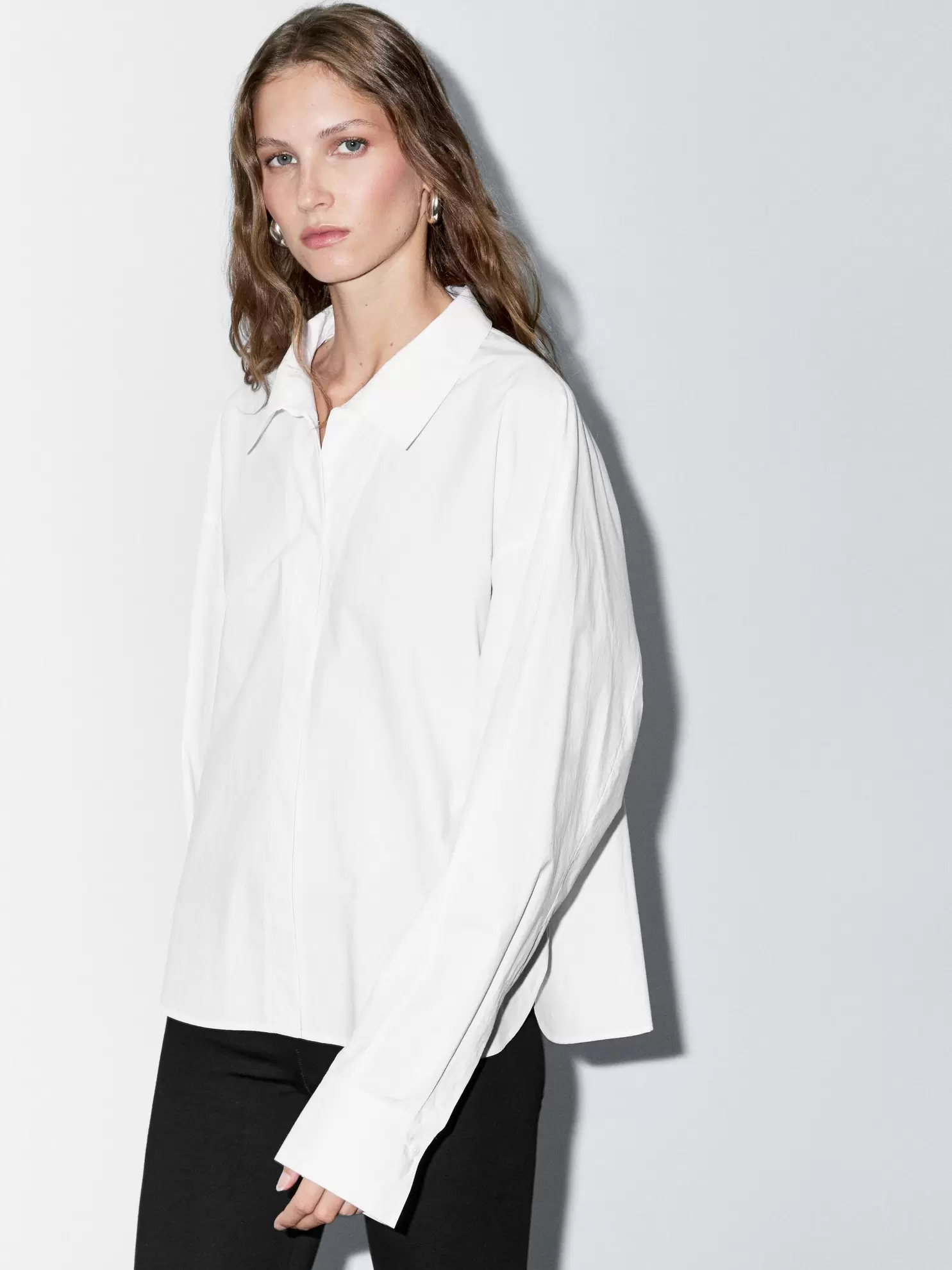 Loose-fitting 100% cotton poplin shirt
