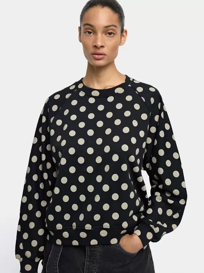Sweatshirt with polka dots