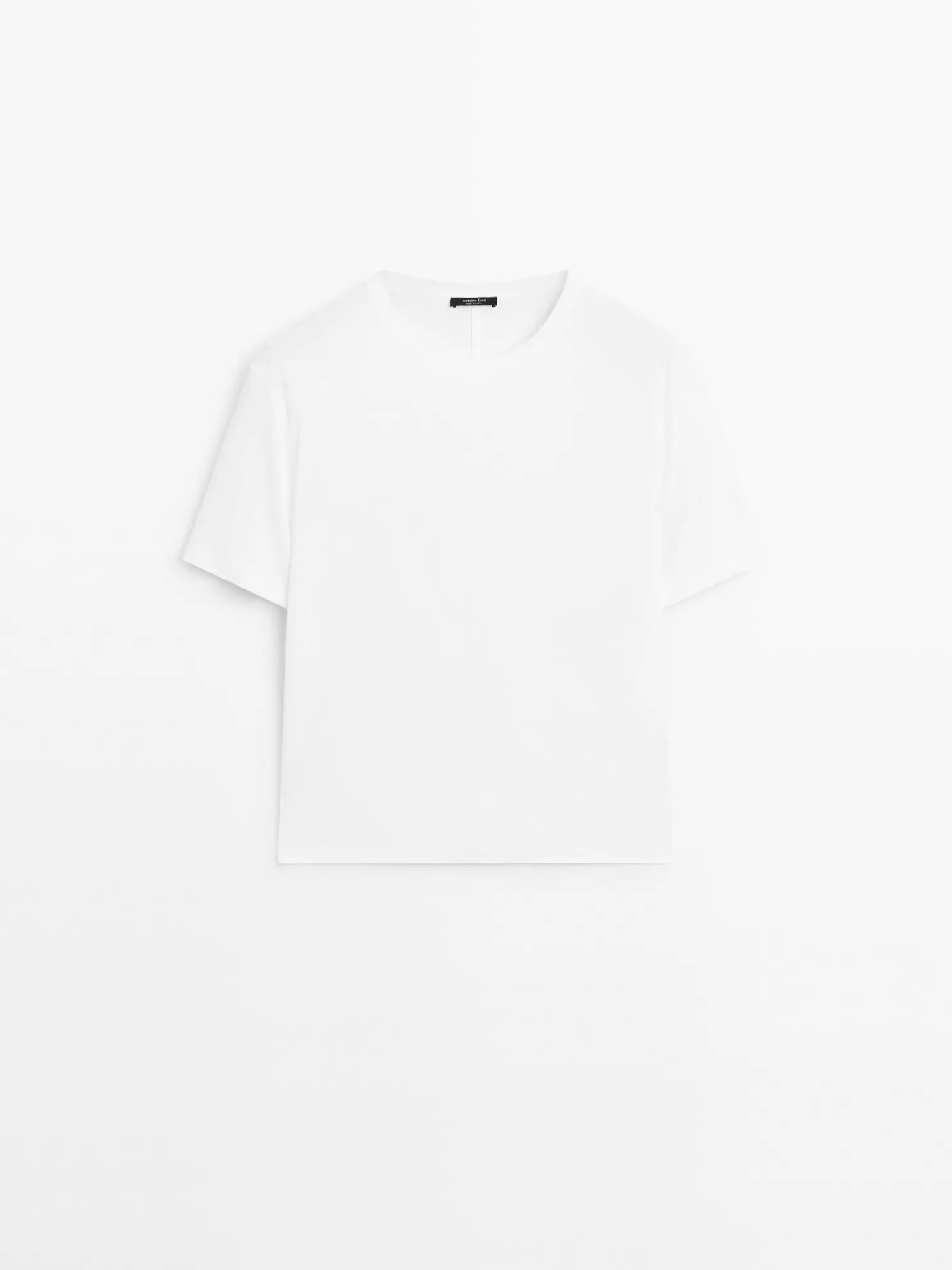 Short-sleeve T-shirt with back seam detail  Flared trousers with pocket  Double-effect sunglasses