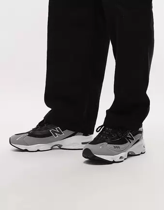 New Balance M1000 unisex trainers in black and grey
