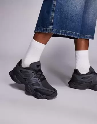 New Balance 9060 trainers in triple black
