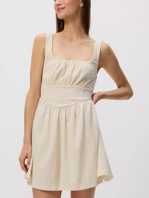 Gyűrt hatású miniruha