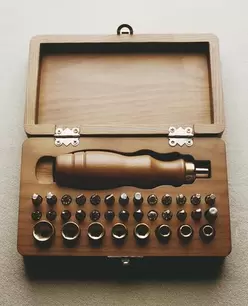 STEEL SCREWDRIVER IN BEECH WOOD BOX